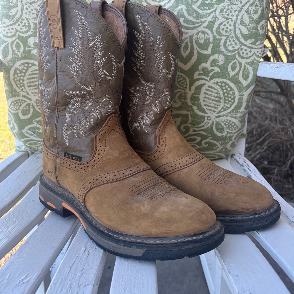 Ariat Brown Cowboy Western Boots with Intricate Stitching Mens size 10.5D